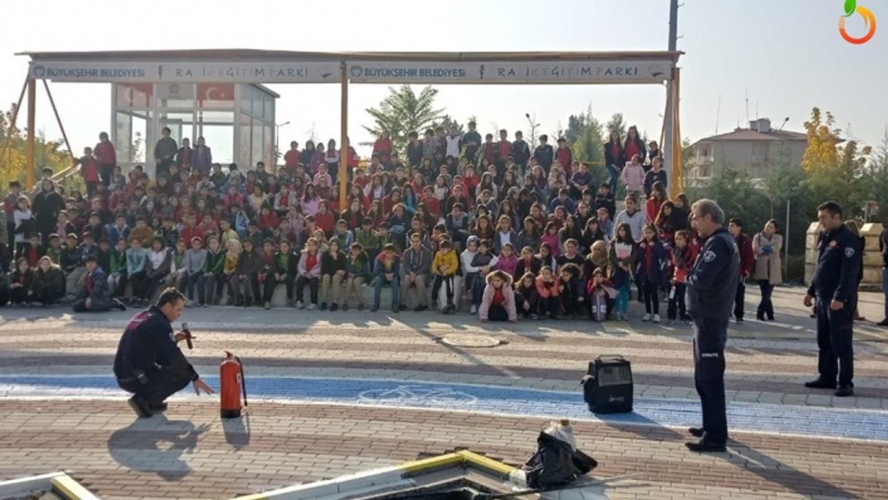 Büyükşehir Belediyesi'nden Trafik Eğitim Parkında 'Deprem ve Yangın' Tatbikatı