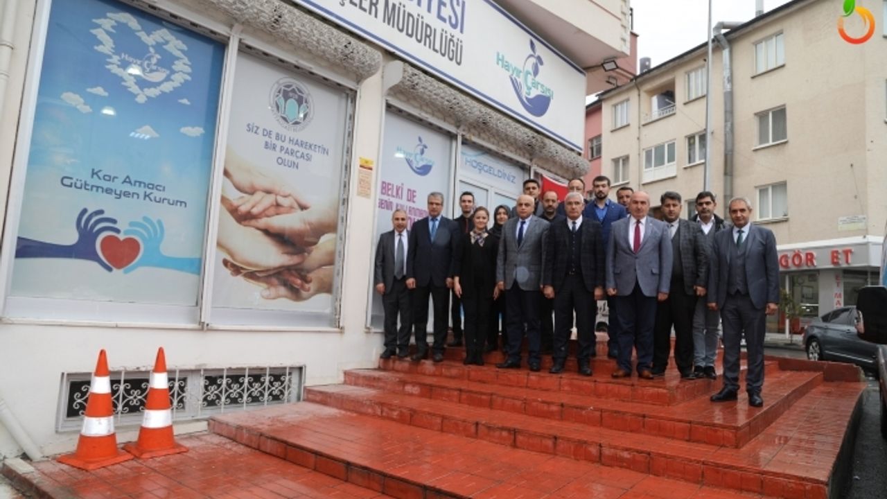 Başkan Güder, "Hayır Çarşısı Veren El İle Alan El Arasında Köprü Oluyor"