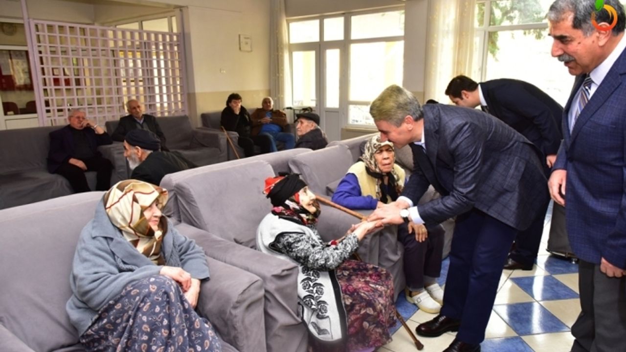 Vali Aydın Baruş, Yaşlıları Ziyaret Etti