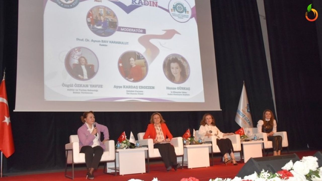 'Kriz Yönetiminde Kadın' konulu panel düzenlendi