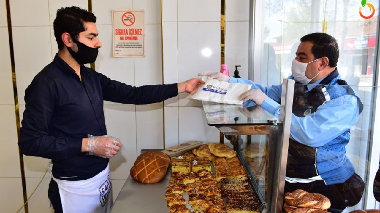 Malatya Büyükşehir Belediyesi’nden Fırıncılara Maske Dağıtımı