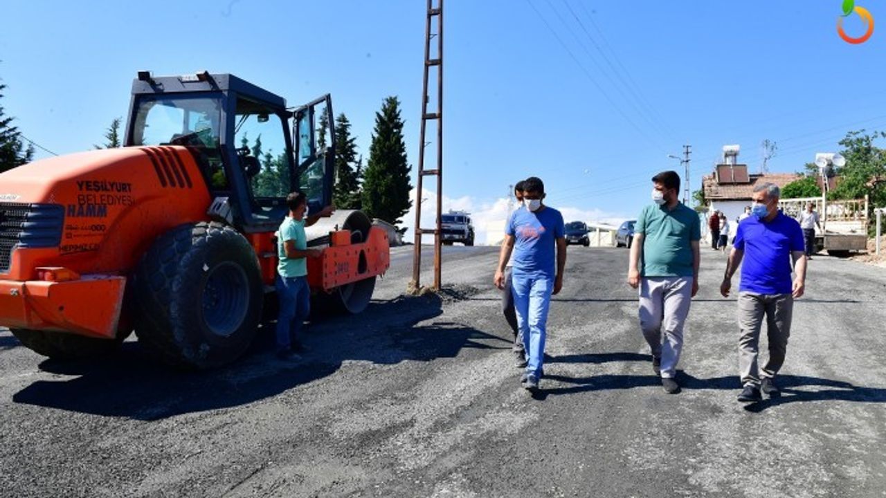 Başkan Çınar, Melekbaba mahallesinde devam eden yol yenileme çalışmalarını inceledi
