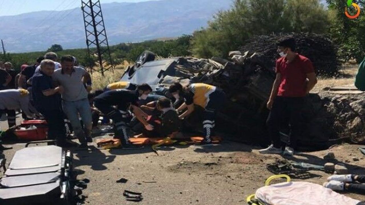 Kale Yolunda Kaza, 1 Çocuk öldü, 4 kişi yaralandı