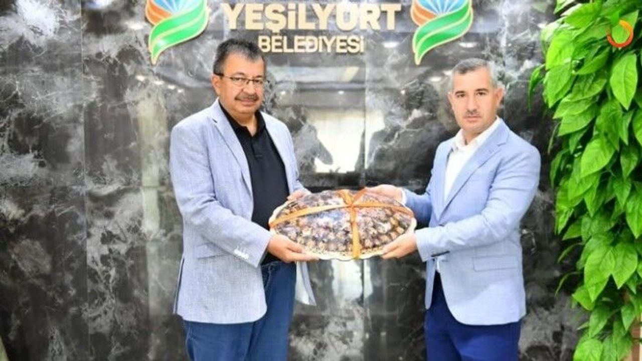 Yazar Hayati İnanç, Yeşilyurt Konaklarını Gezdi
