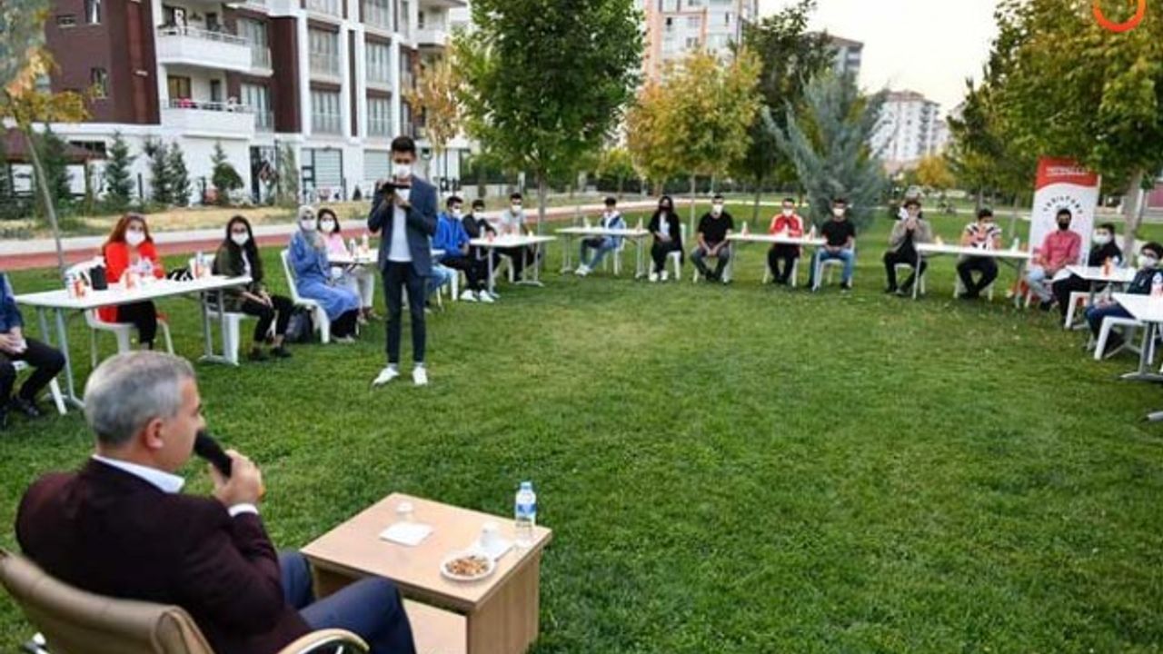Başkan Çınar,  Bilgi Evinde Gençlerle Biraraya Geldi