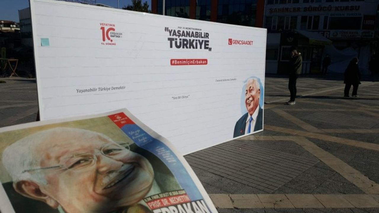 Herkes Erbakan Hoca'ya Olan Duygularını Yazdı