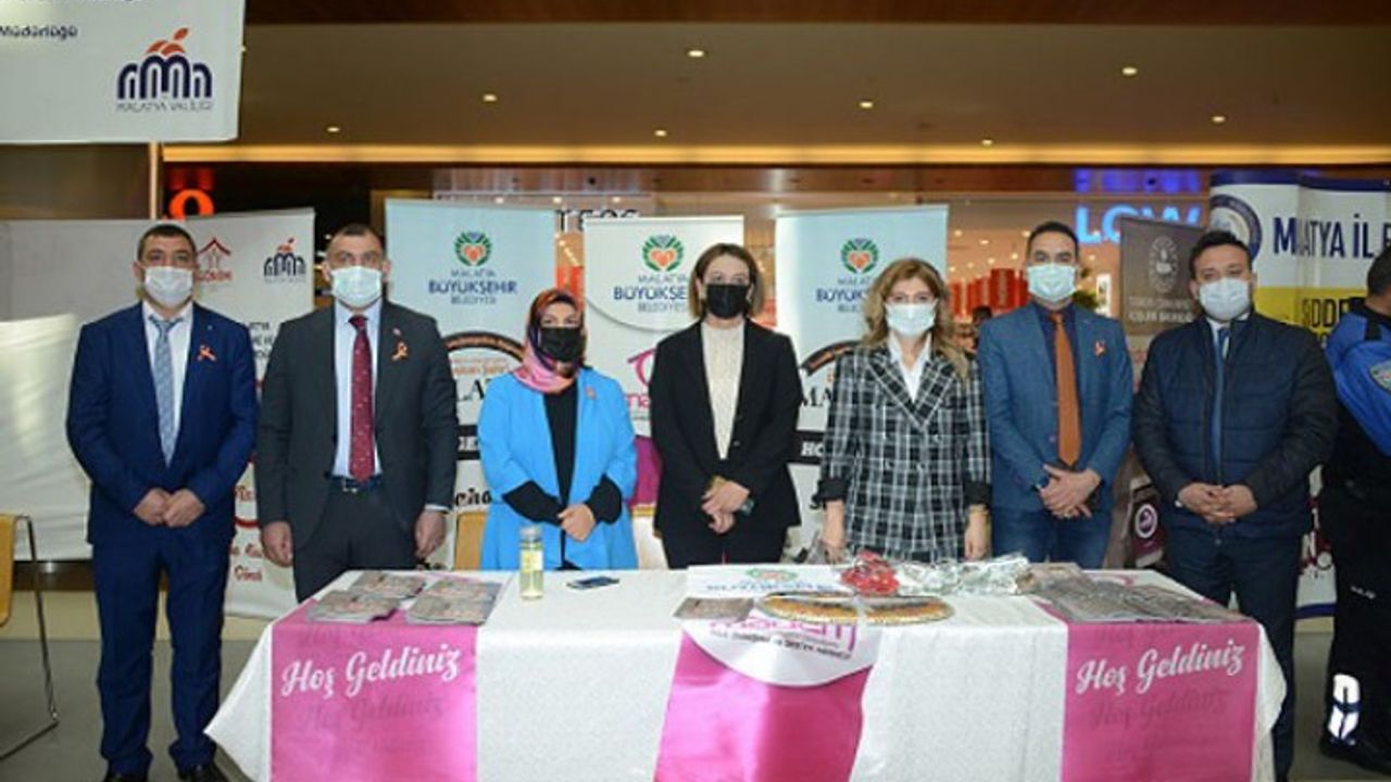 '8 Mart 8 Ressam' Sergisi Açıldı