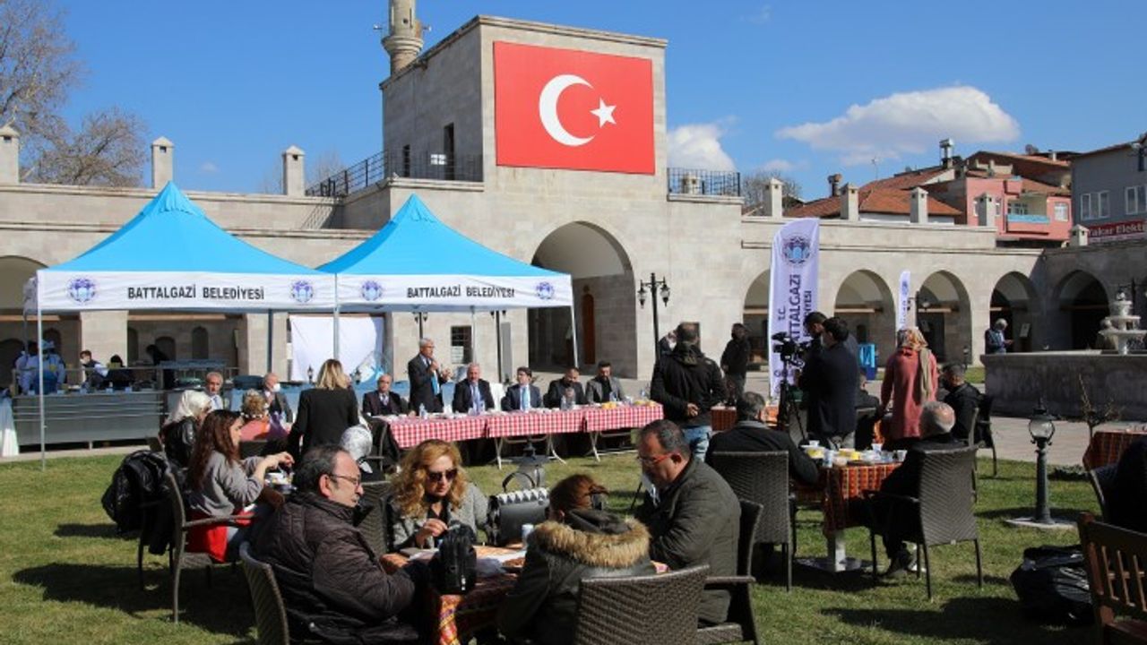 'Kayısı Çiçeği Şenliği' Konukları Battalgazi’ye Hayran Kaldı
