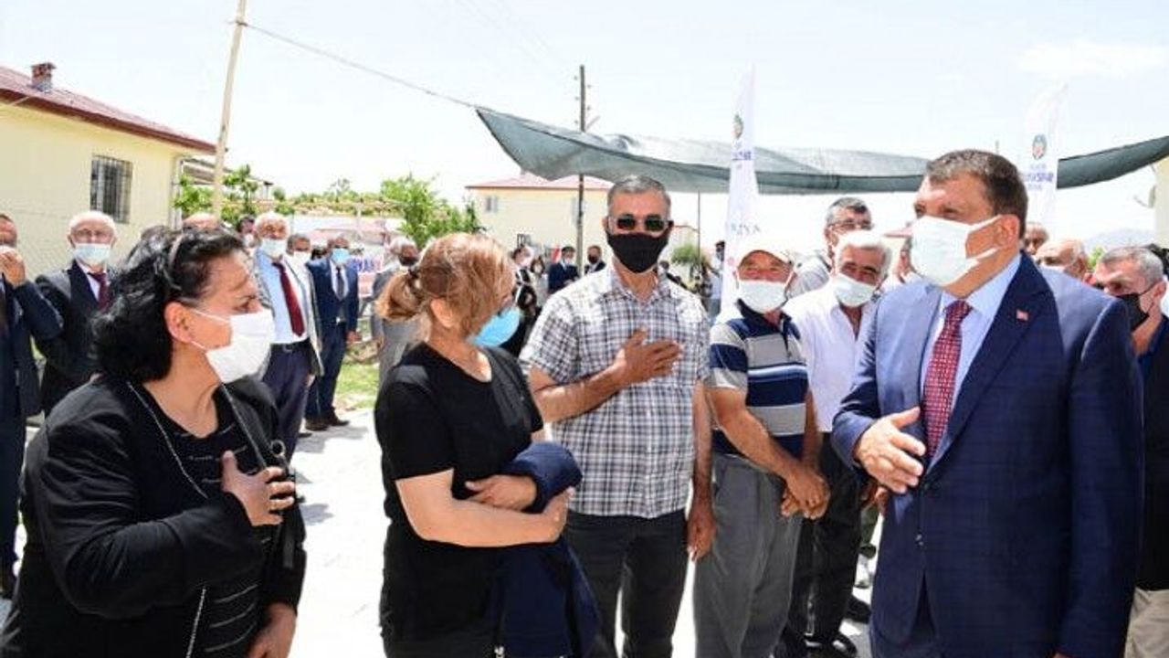 Dedeköy Mahallesinde Asfalt Çalışmasını İnceleyen Başkan Gürkan: