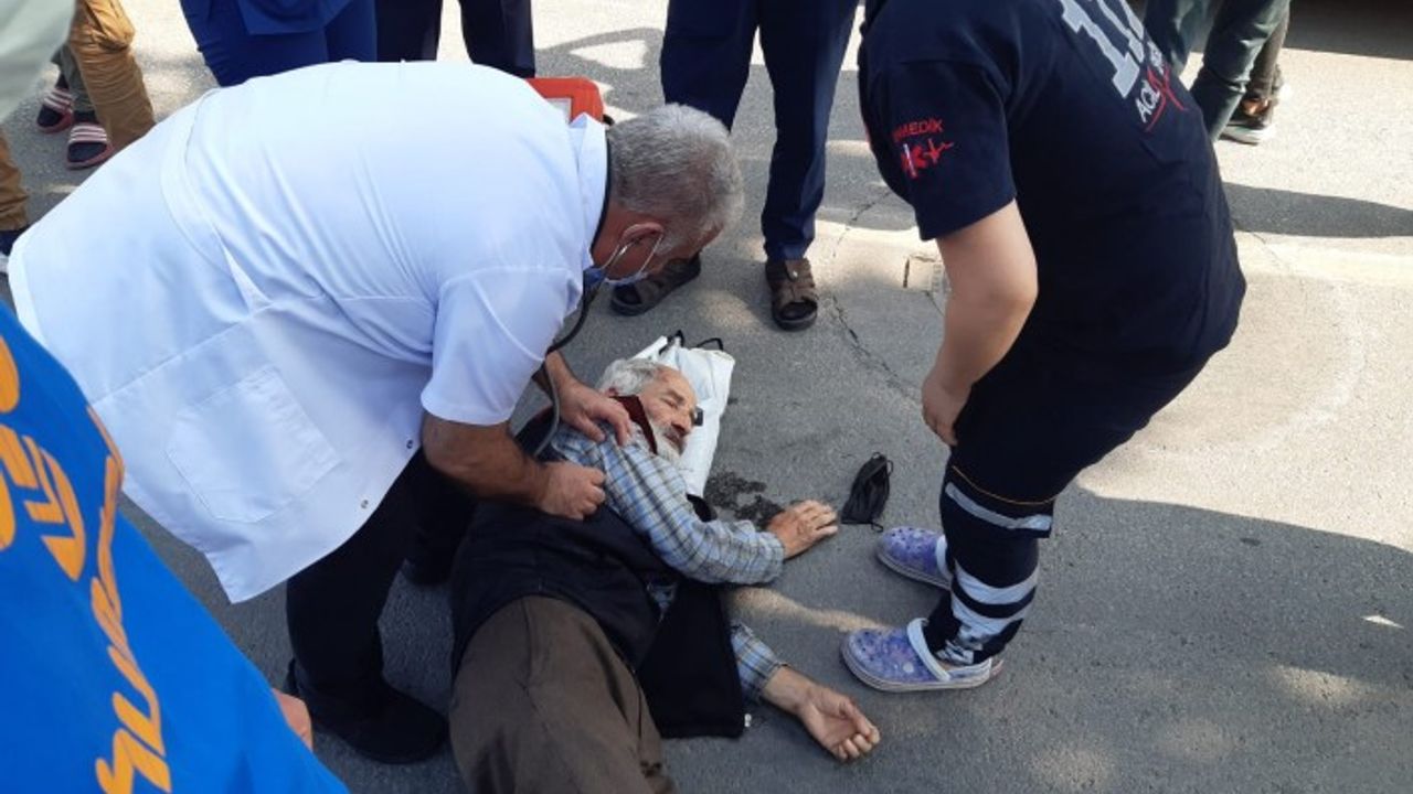 Yolun karşısına geçiyordu, otomobil çarptı.