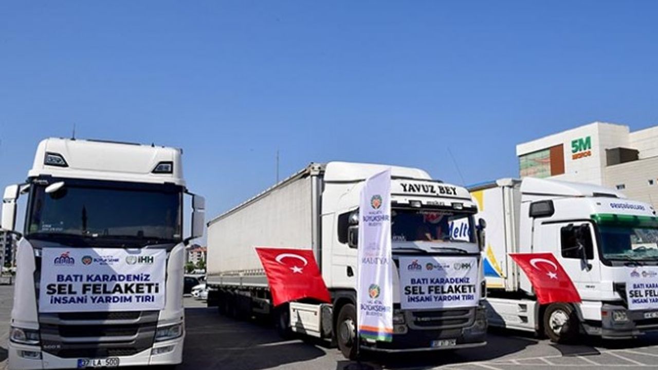 Malatya’dan Sel Bölgesine Yardım Malzemesi Gönderildi