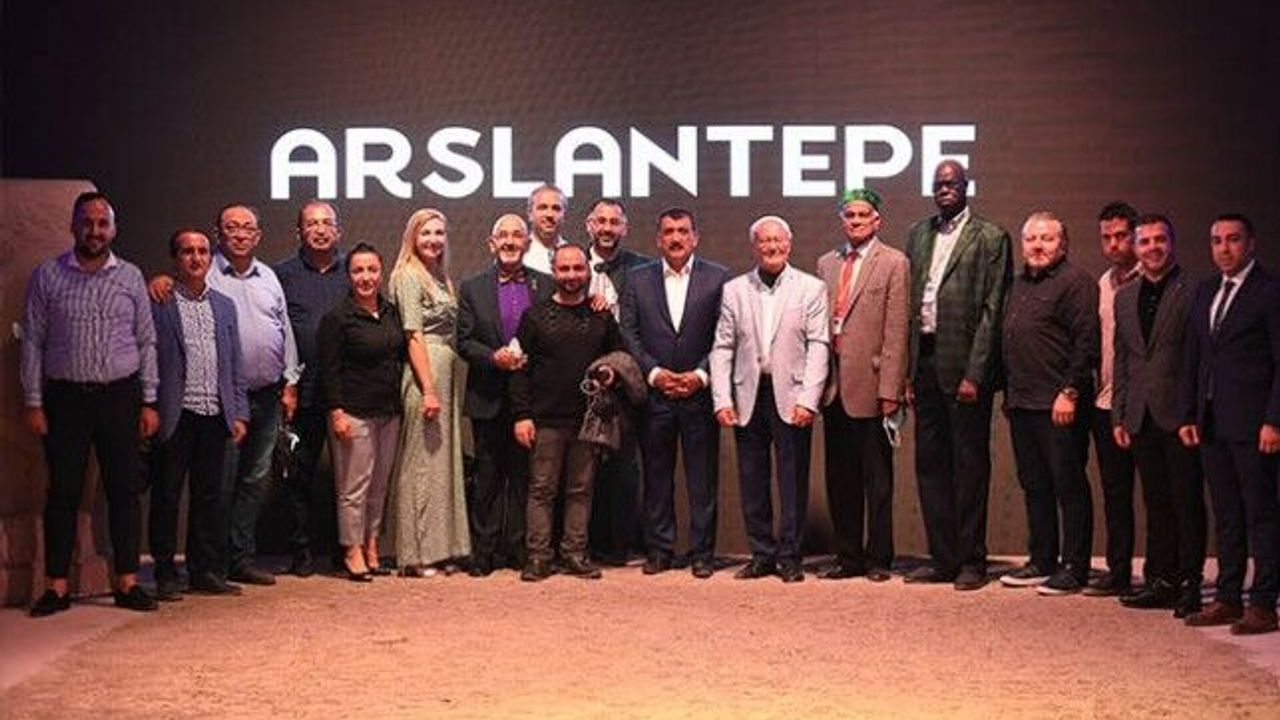 21 Kreasyondan Oluşan Tarihin Işığında Arslantepe III Defilesi Sergilendi