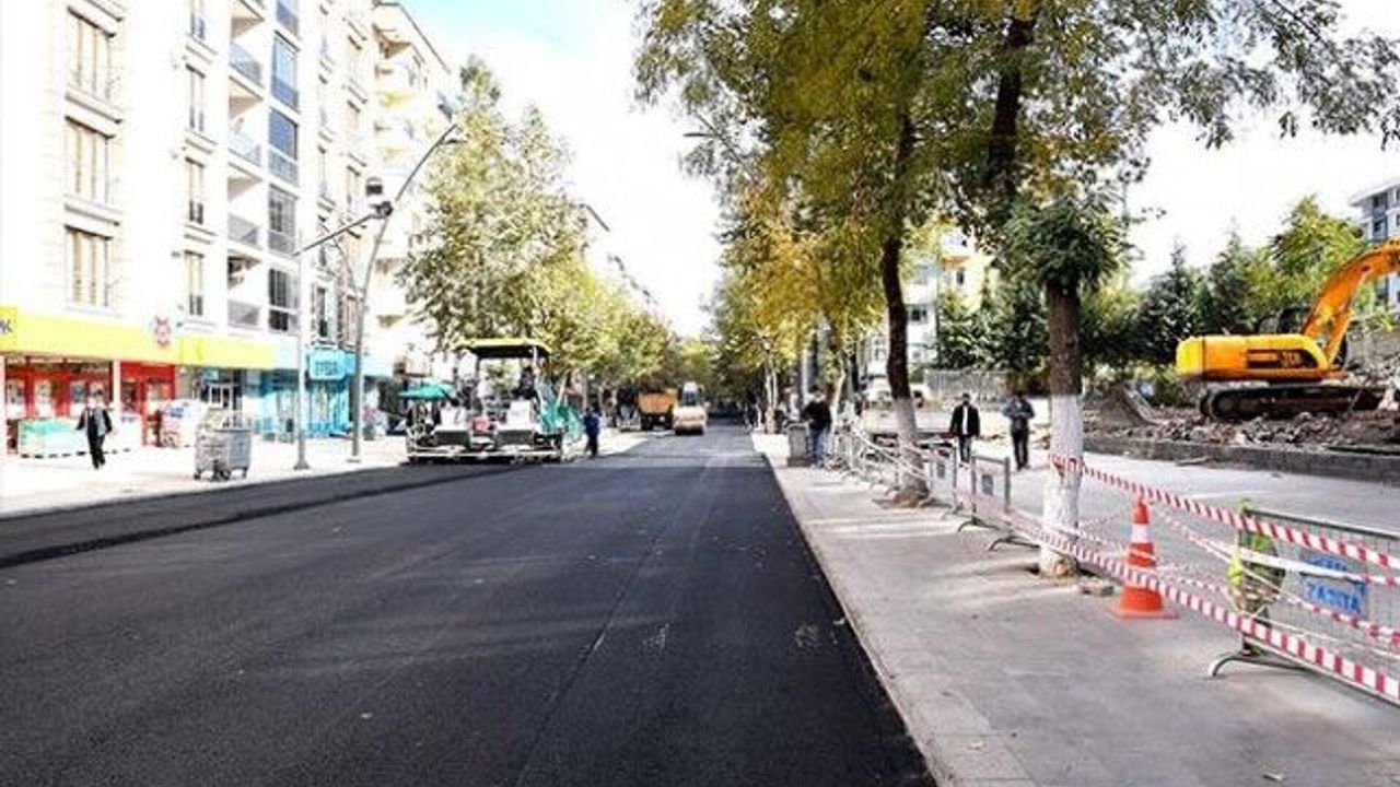 Alt Ve Üst Yapısıyla Birlikte Sivas Caddesi Tamamen Yenileniyor