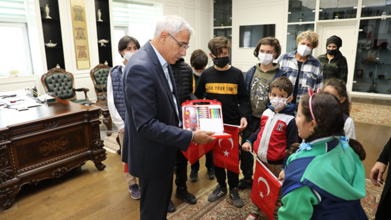 Başkan Güder’e Minik Öğrencilerden Cumhuriyet Bayramı Ziyareti