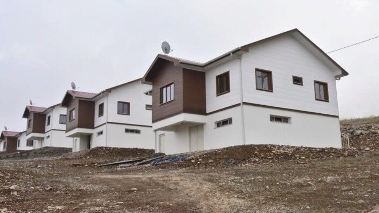 Kale ve Arguvan’da Hak Sahipleri Konutlarına Kavuştu