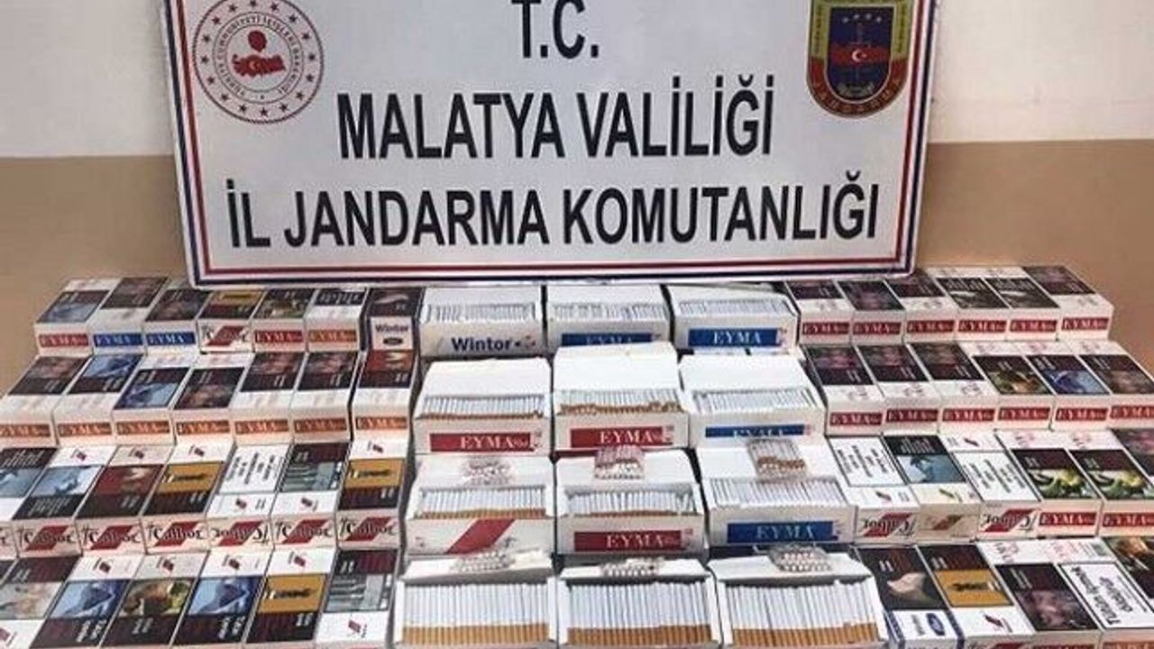 Malatya'da bir iş yerinde çok sayıda kaçak sigara yakalandı.