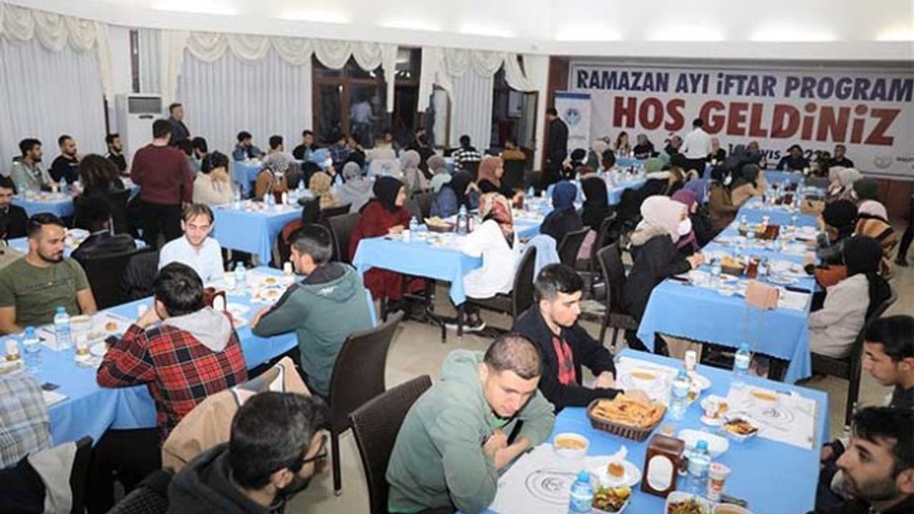 Başkan Güder, Öğrenciler İle İftarda Buluştu