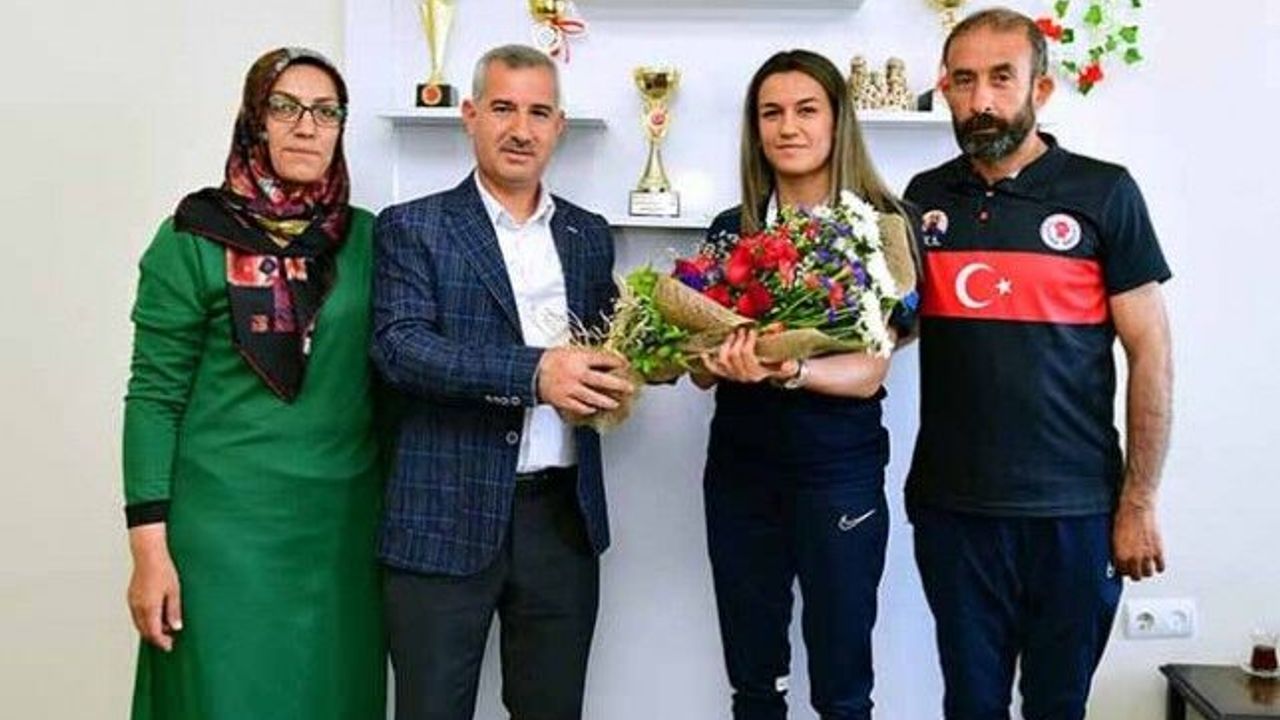 Başkan Çınar, 'Hatice Akbaş Milli Gururumuzdur'