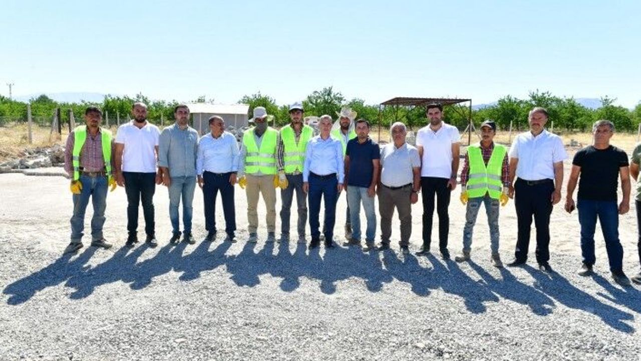 Başkan Çınar, Kuşdoğan Mahallesindeki Kilit Taşı Çalışmalarını İnceledi