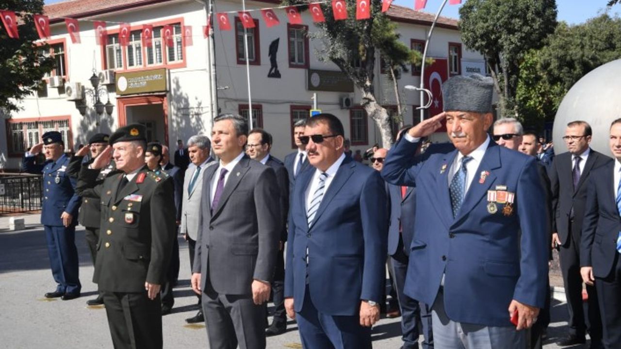 Malatya'da 19 Eylül Gaziler Günü dolayısıyla resmi tören düzenlendi.