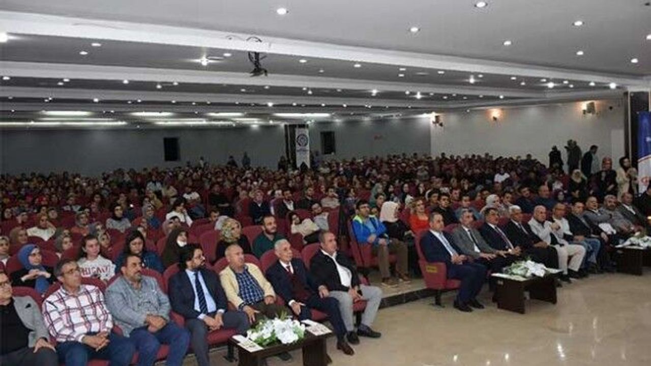 'İrfan Sofrasının Kandilleri' Programına Yoğun İlgi