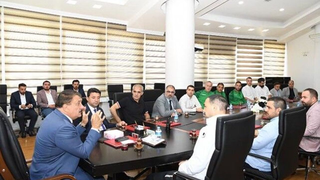 Yeni Malatyaspor Yönetiminden Ve Futbolculardan Başkan Gürkan’a Ziyaret