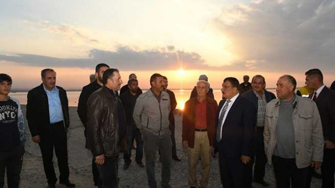 Başkan Gürkan Atabey İskelesinde Vatandaşlarla Bir Araya Geldi