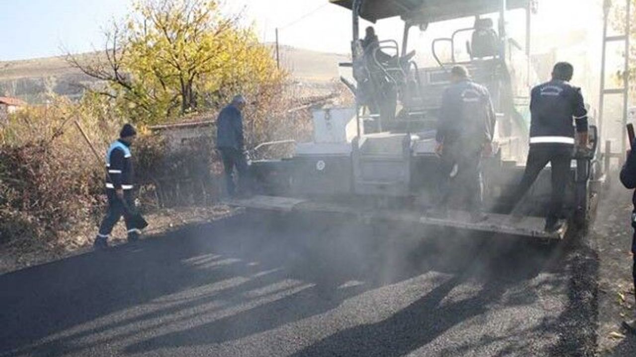 Battalgazi’deki Dere Sokağının Sıcak Asfalt Sorunu Çözüme Kavuştu