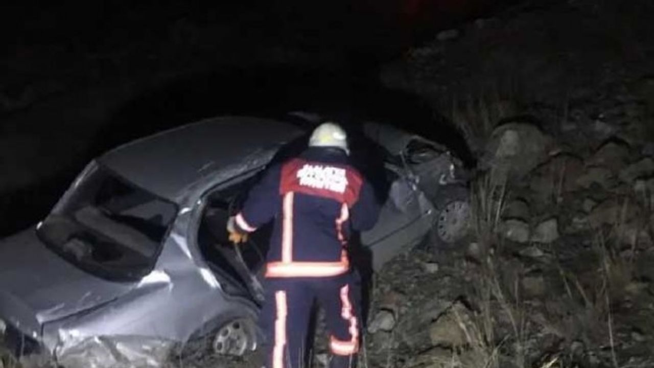 Otomobil Şarampole Uçtu: 1 ölü, 1yaralı