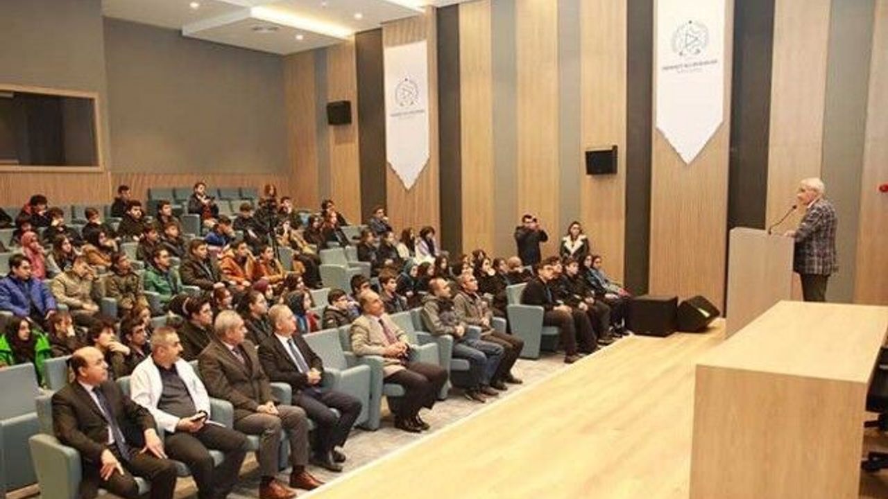 Başkan Güder, Lise Öğrencileri İle Söyleşi Yaptı