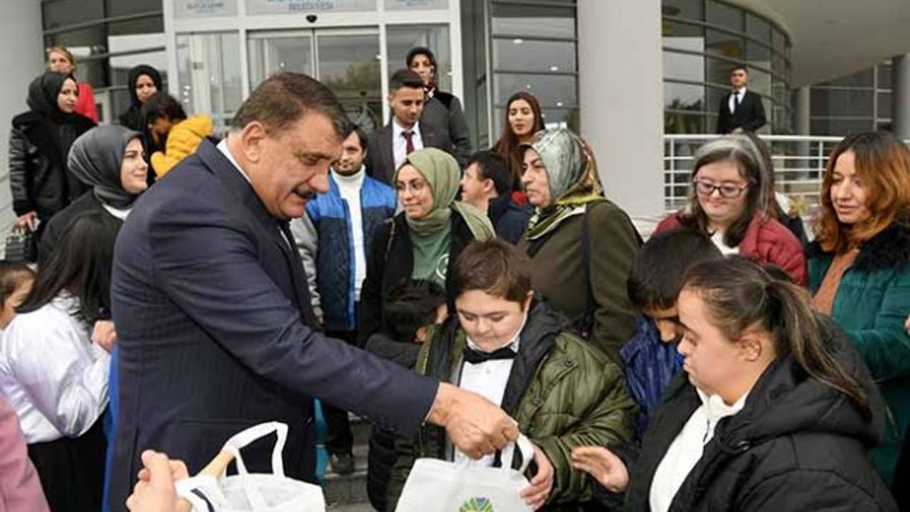 Otizmli ve DOWN Sendromlu çocuklardan Başkan Gürkan’a ziyaret