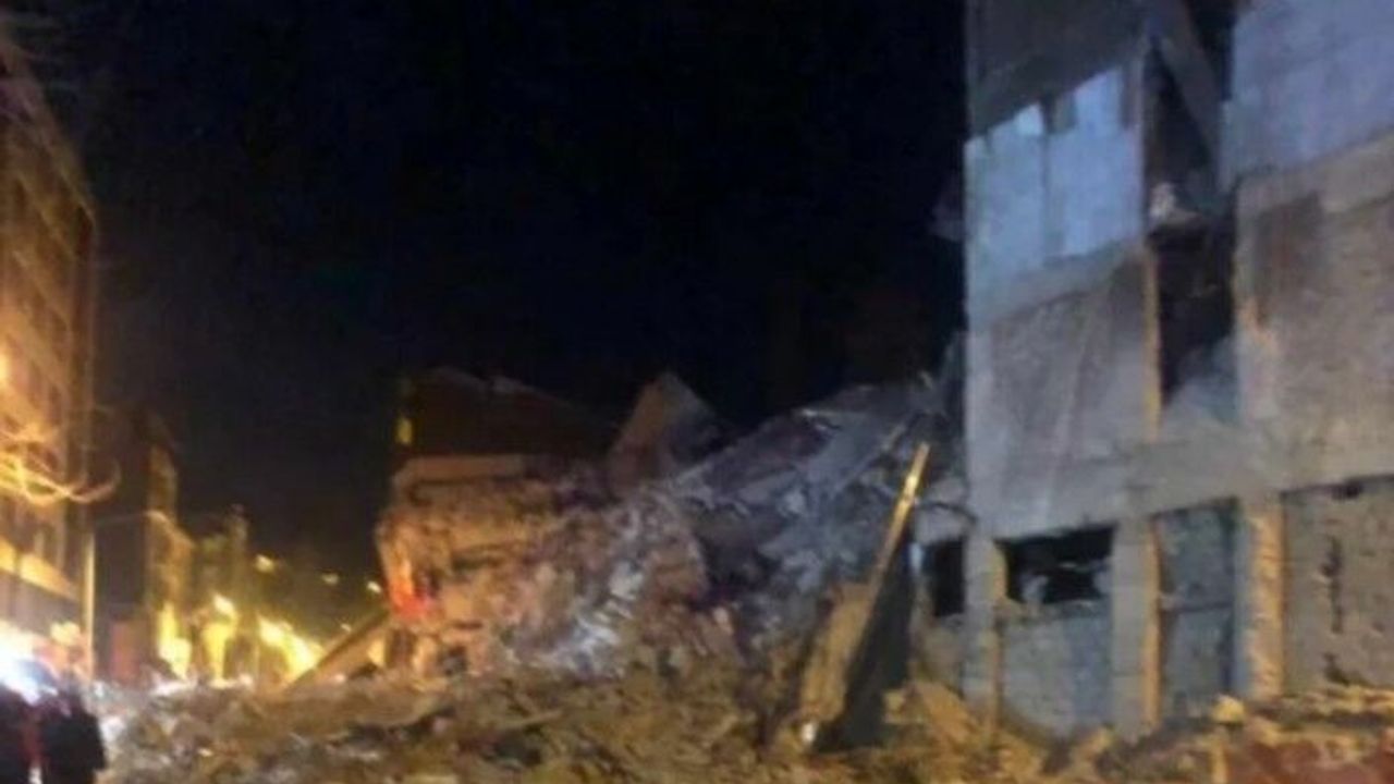 Artçı Deprem Sonrası Malatya'da Bina Çöktü