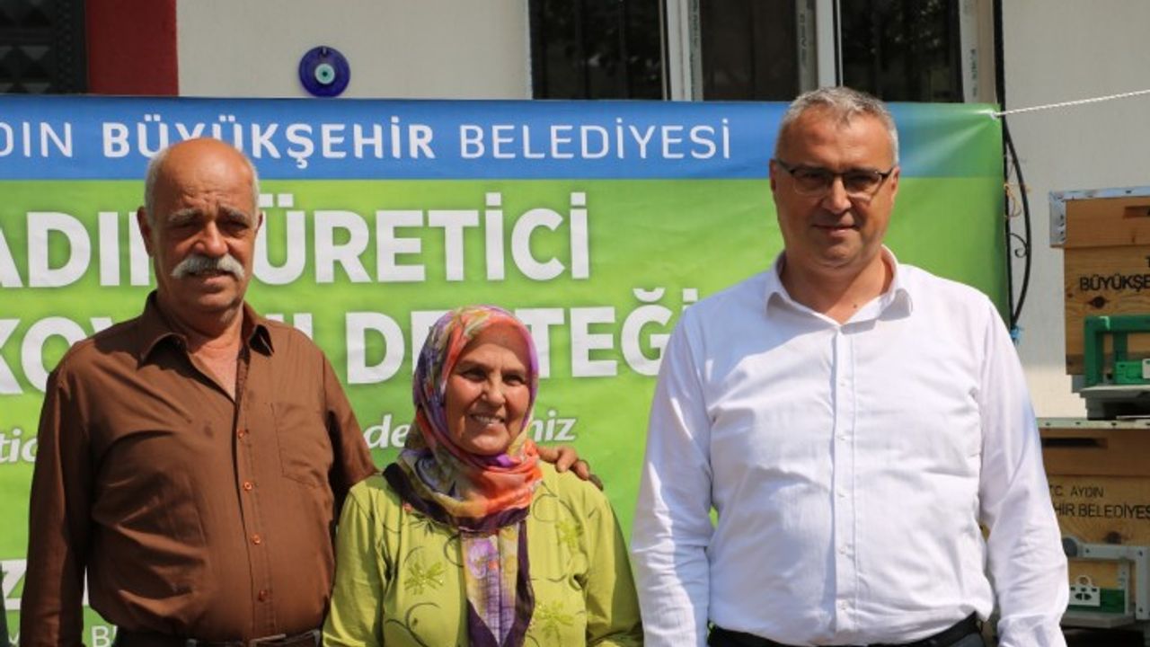 Aydın Büyükşehir Belediyesi’nden Kadın Arıcılara Kovan Desteği