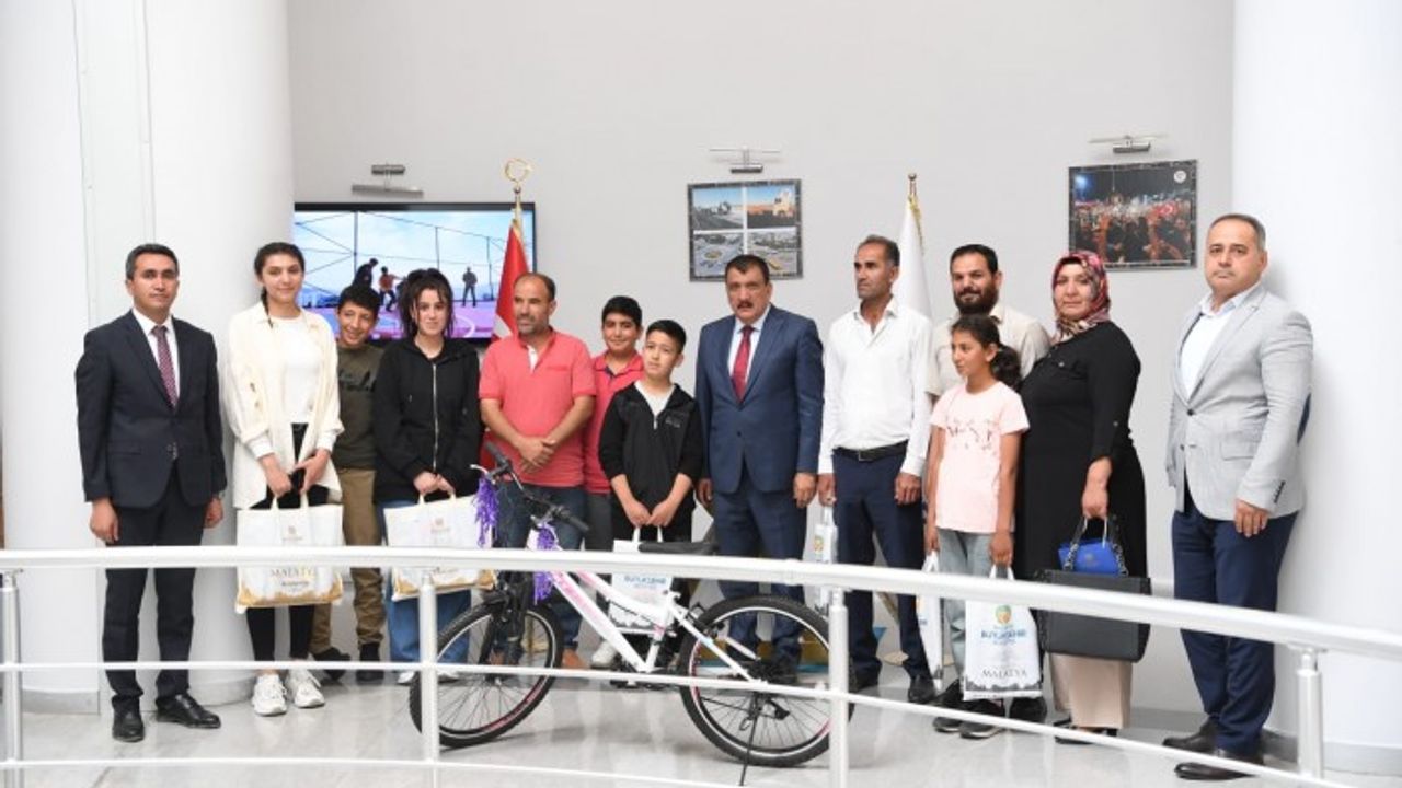 Cumhurbaşkanı Erdoğan’ın Söz Verdiği Hediyeler Sahiplerine Ulaştırdı