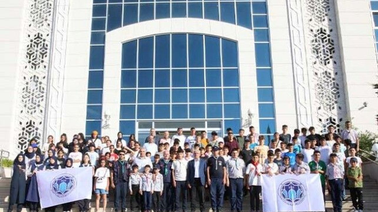 Battalgazi Belediyesi’nden Depremzede Öğrencilere İzcilik Kampı
