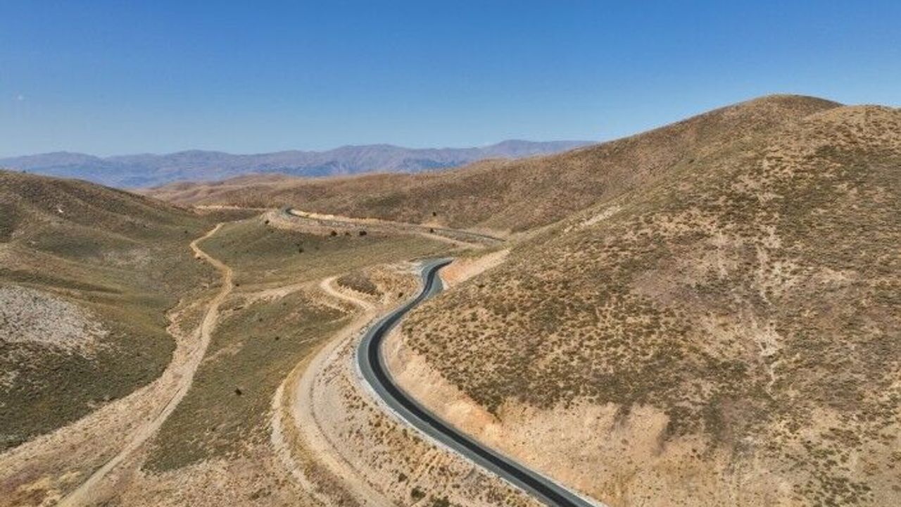 Pütürge'de Asfalt Çalışmaları Sürüyor