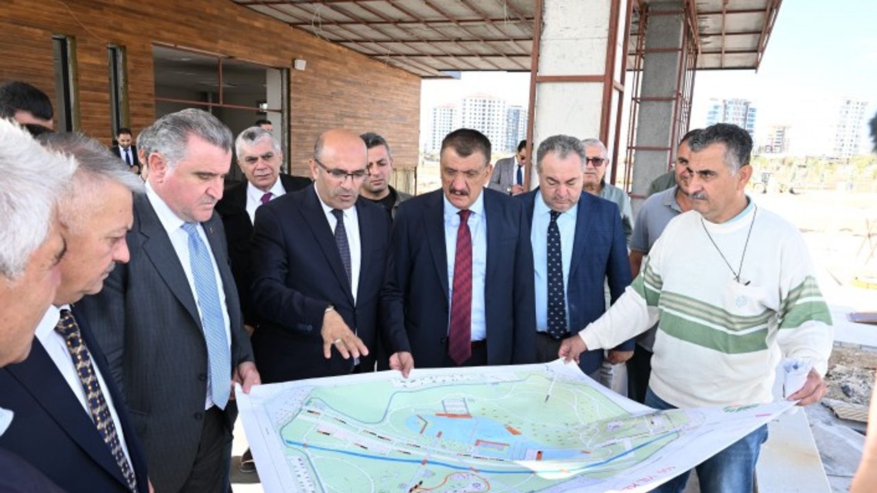 Gençlik ve Spor Bakanı Osman Aşkın Bak, 100. Yıl Parkı’nı gezdi