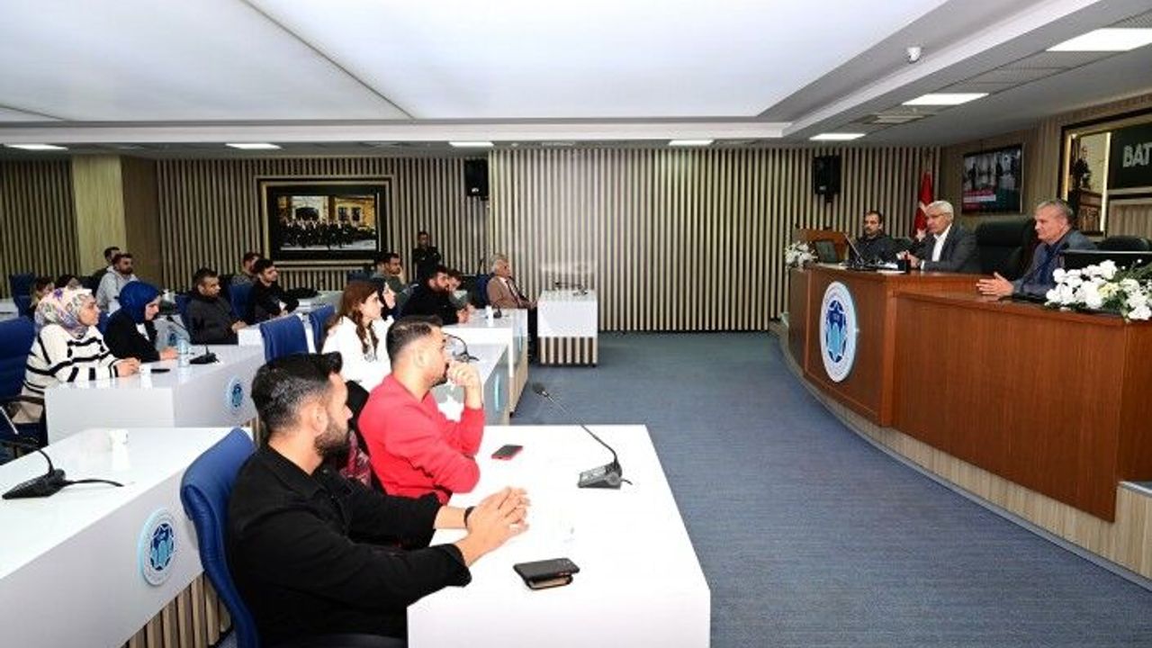 Başkan Güder Üniversite Öğrencileriyle Bir Araya Geldi