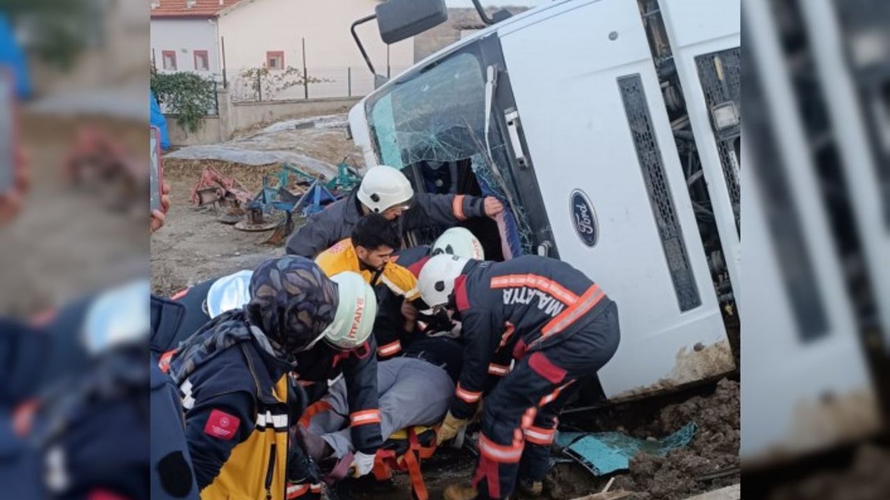 Hafriyat Yüklü Kamyon Devrildi; 1 yaralı