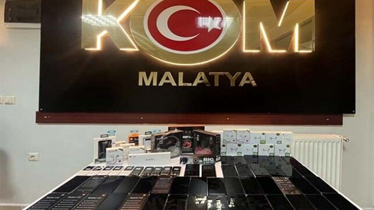 Malatya'da Gümrük Kaçağı 54 Adet Cep Telefonu Ele Geçirildi