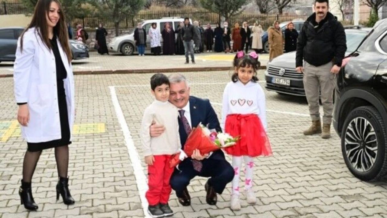 Vali Yazıcı Karne Dağıtım Törenine Katıldı