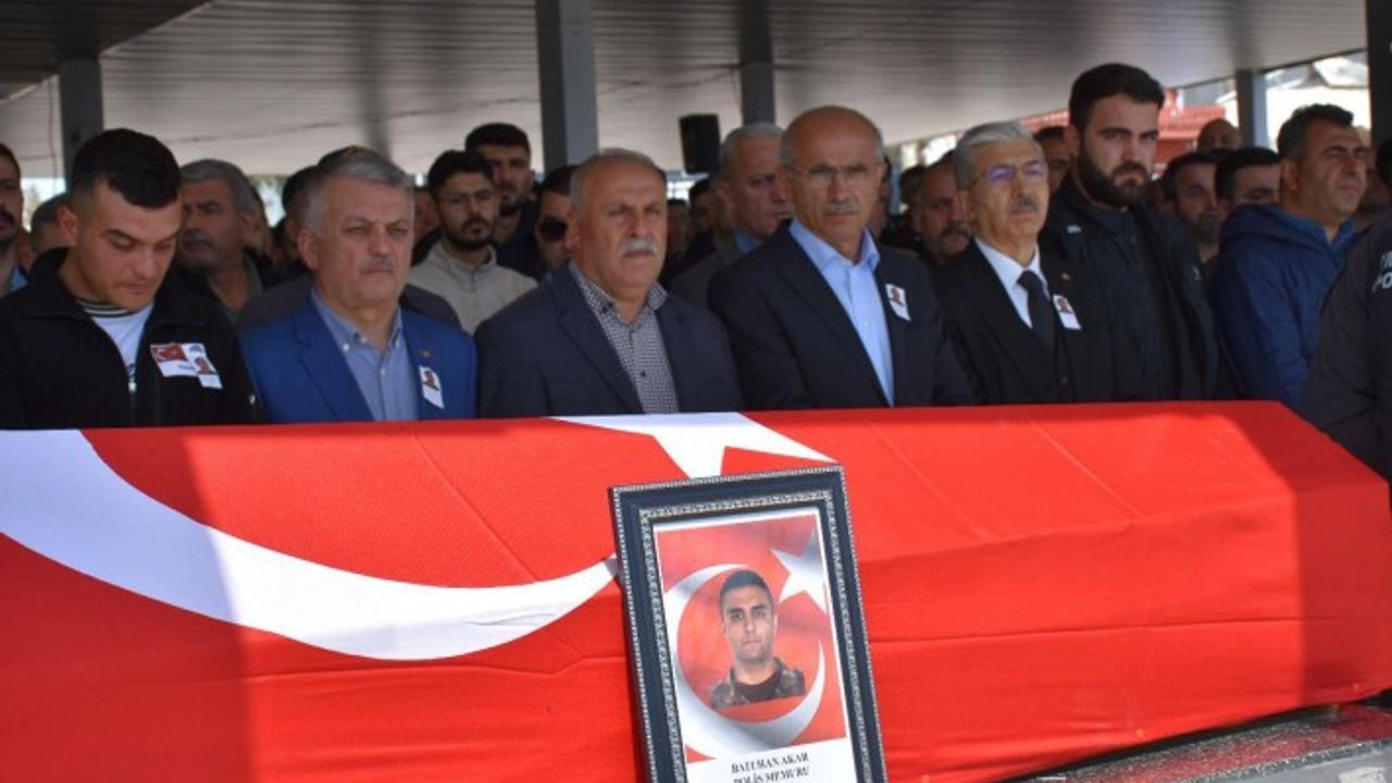 Polis Memuru ve Ailesi Son Yolculuklarına Uğurlandı