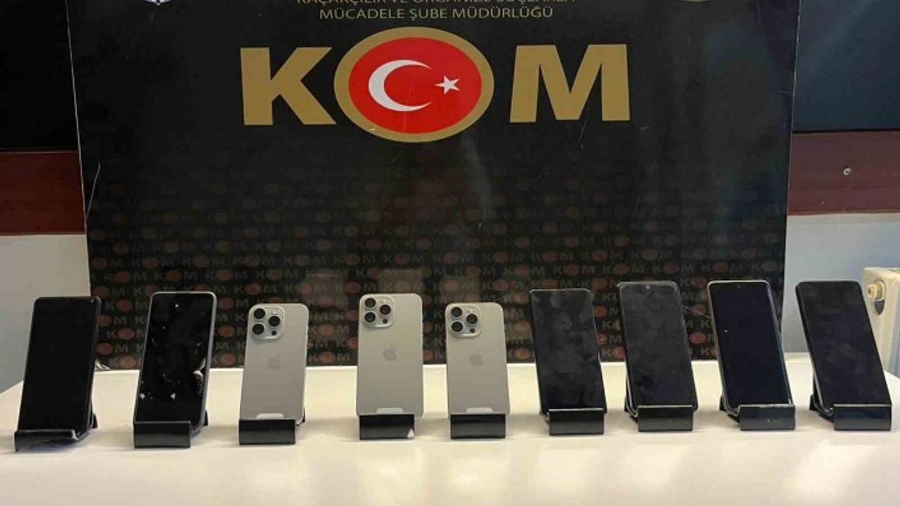 Polisten kaçak telefon operasyonu