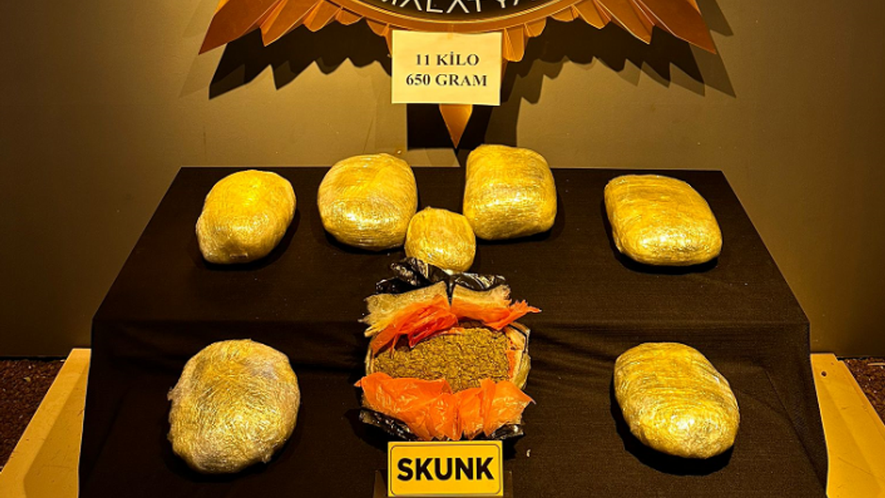 Durdurulan Kamyonette 11 Kg 650 Gram SKunk Maddesi Ele Geçirildi