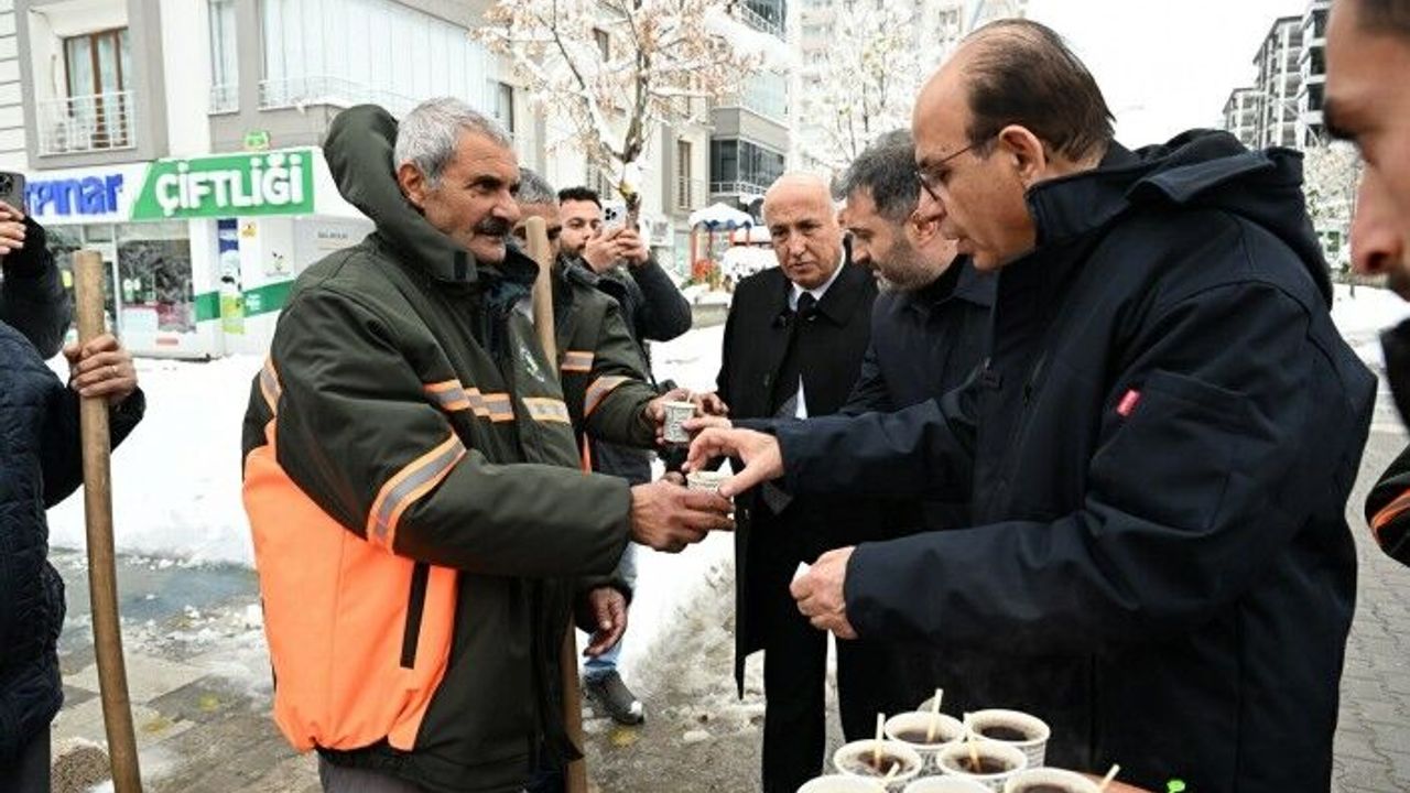 Ekiplerimiz İlçemizin Dört Bir Tarafında Büyük Bir Fedakârlıkla Çalışıyor