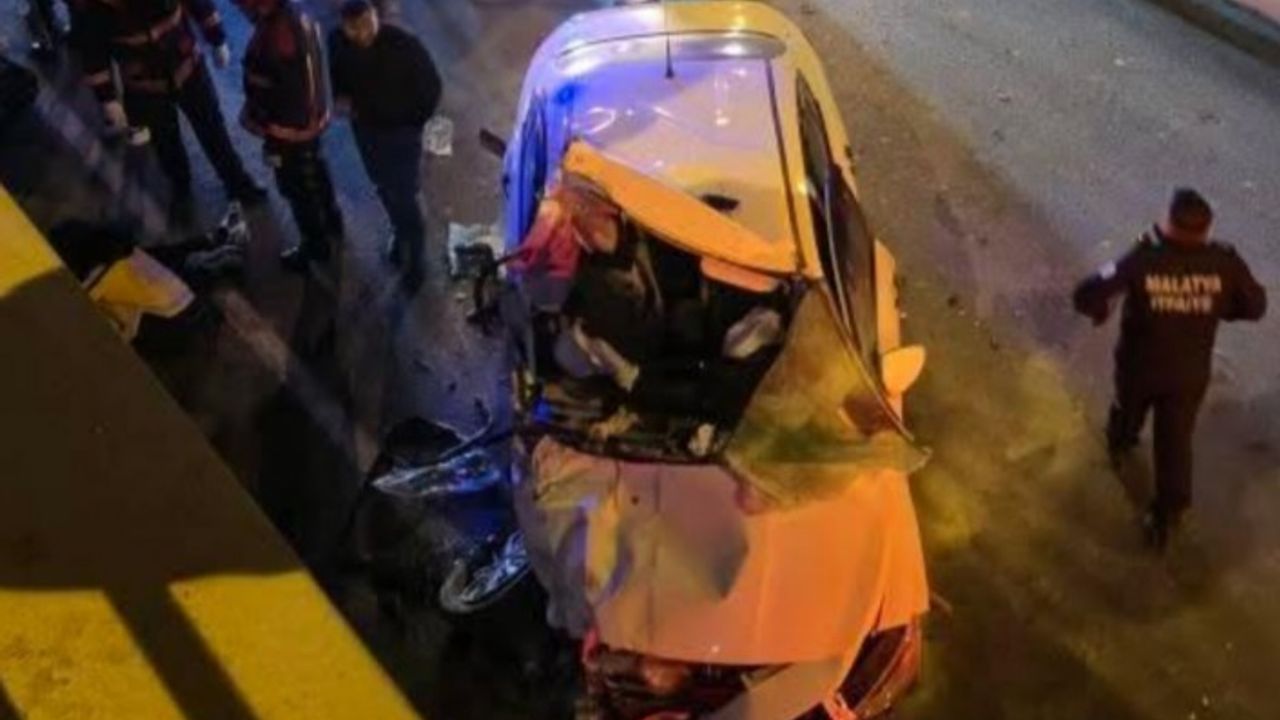 3 Aracın Karıştığı Kazada 1'i Ağır 4 Yaralı