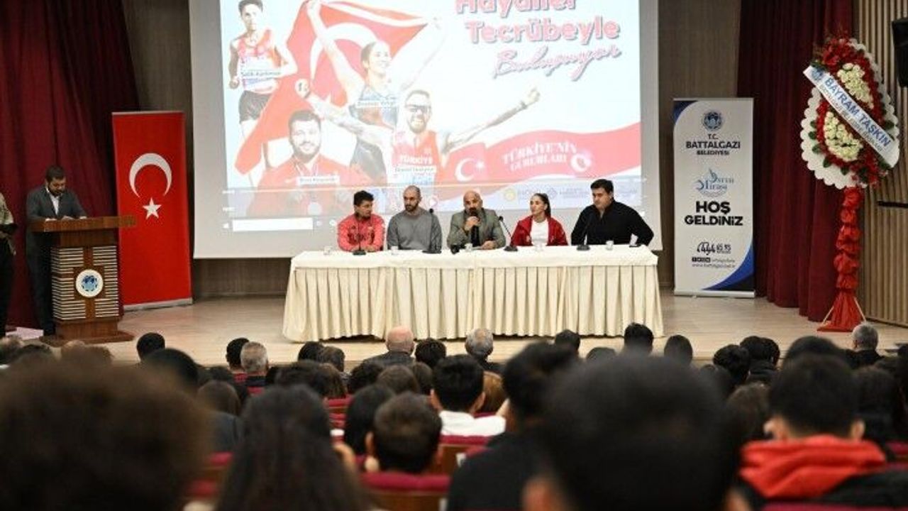 Milli Sporcular Battalgazi’li Gençlerle Buluştu