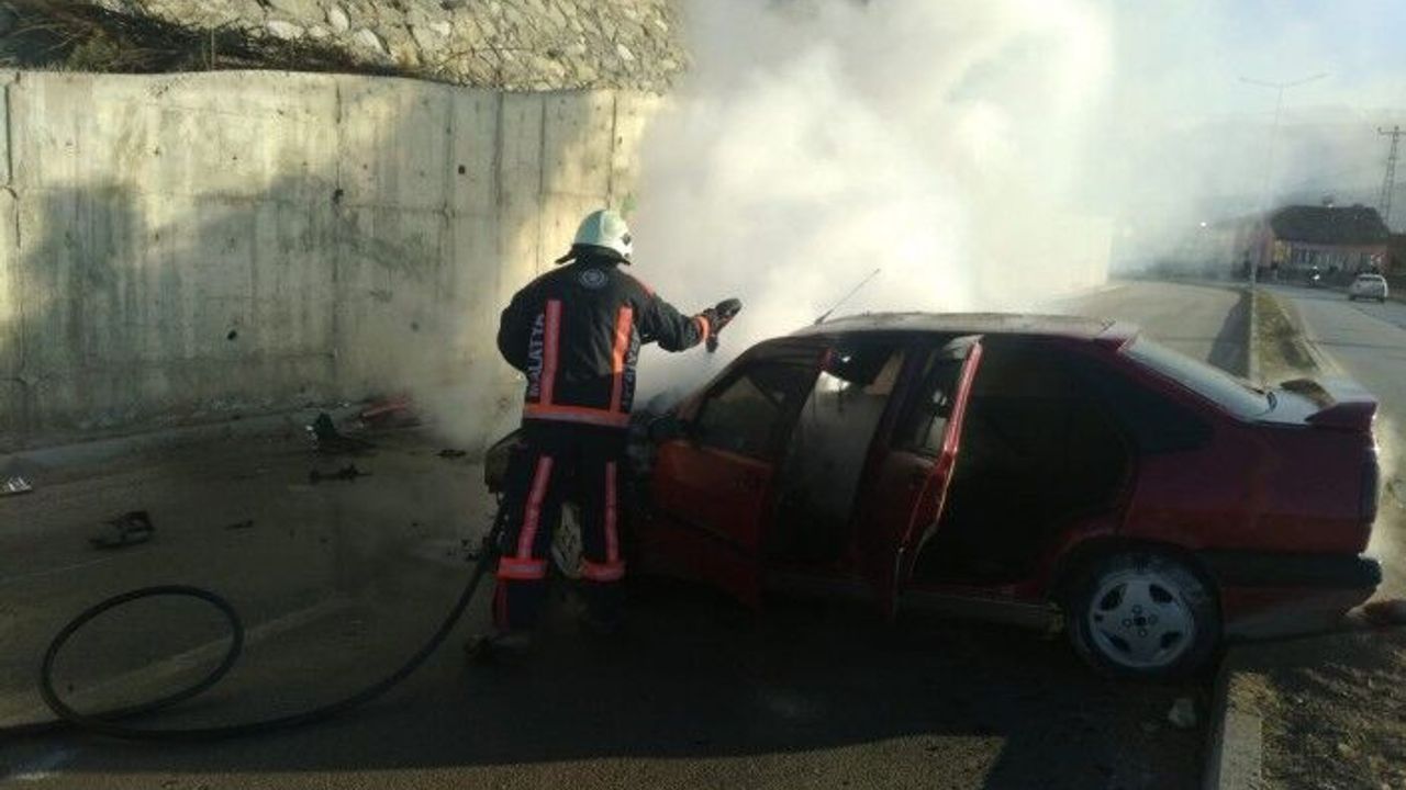 Malatya'da Otomobil Alev Alev Yandı