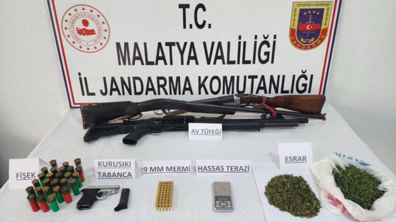 Uyuşturucu madde ve kaçak silahlar ele geçirildi