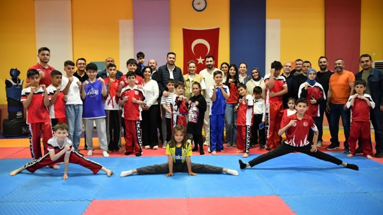 Hatice Akbaş, Yeşilyurt Belediyesi Kick-Boks Sporcularıyla Buluştu